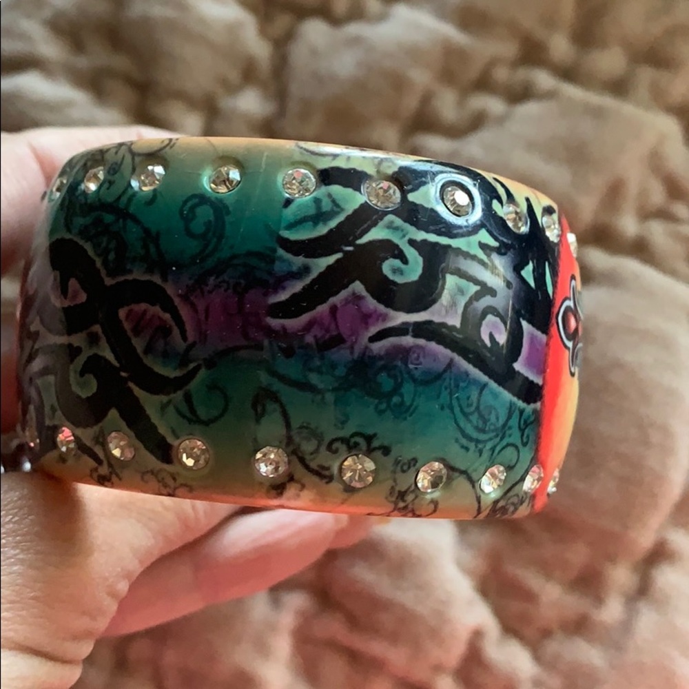 Adorable cross bangle - Picture 2 of 2